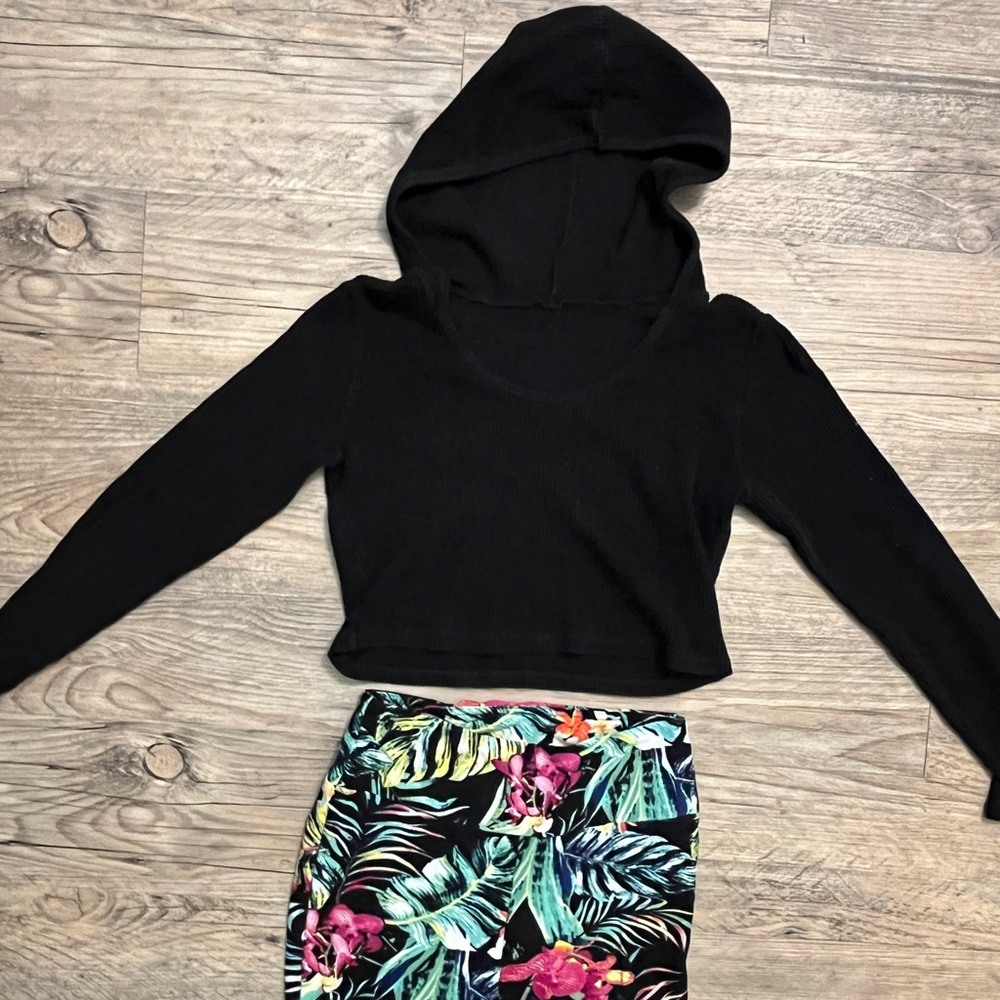 Black Hooded Crop Top - Fashion Nova